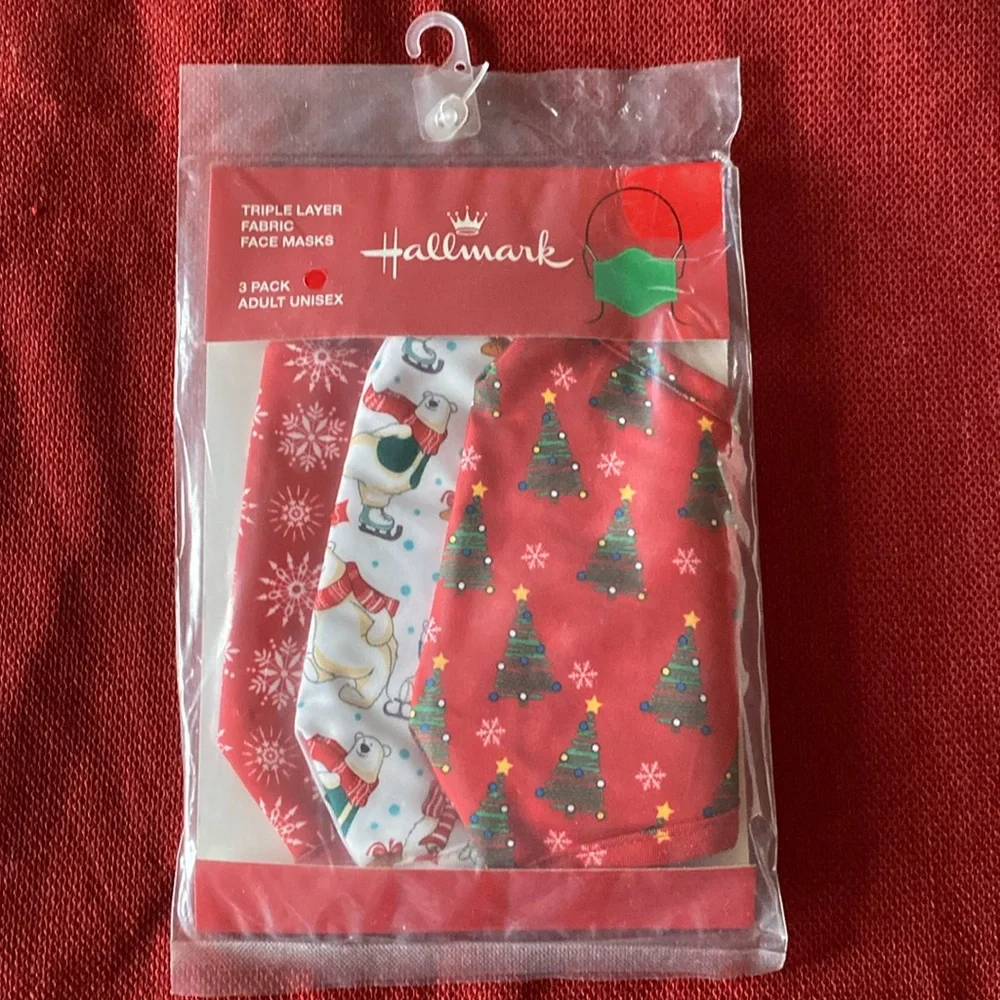 10/$15Hallmark Triple Layer Fabric Adult Masks Holiday Themed NWT